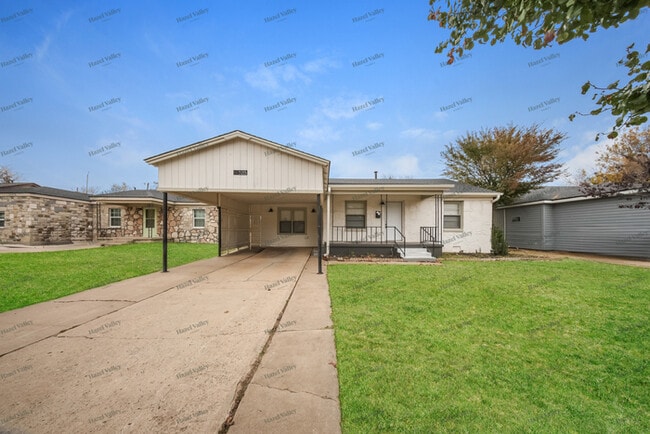 property at 3213 SW 37th St