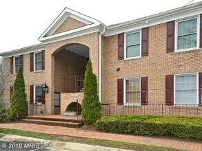 10706 Kings Riding Way in North Bethesda, MD - Foto de edificio - Building Photo