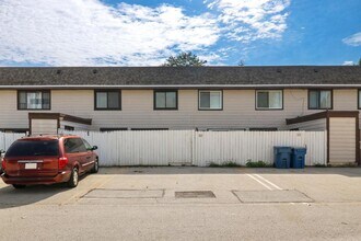 5625 Ct Leona in Hanover Park, IL - Building Photo - Building Photo