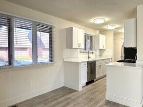 110 Montoya Dr in Branford, CT - Building Photo - Building Photo