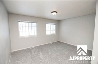 4907 S Tennis Ln in Sioux Falls, SD - Building Photo - Building Photo