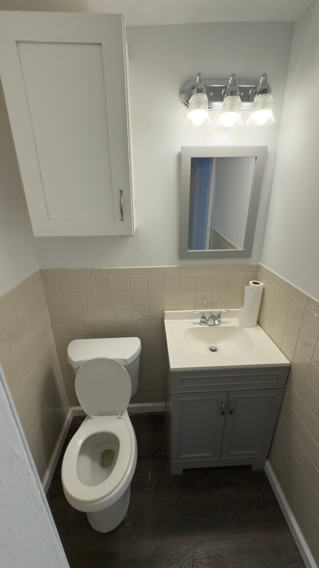 75 Main St, Unit A in Southampton, NJ - Foto de edificio - Building Photo