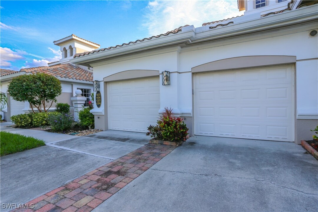 3930 Deer Crossing Ct in Naples, FL - Foto de edificio