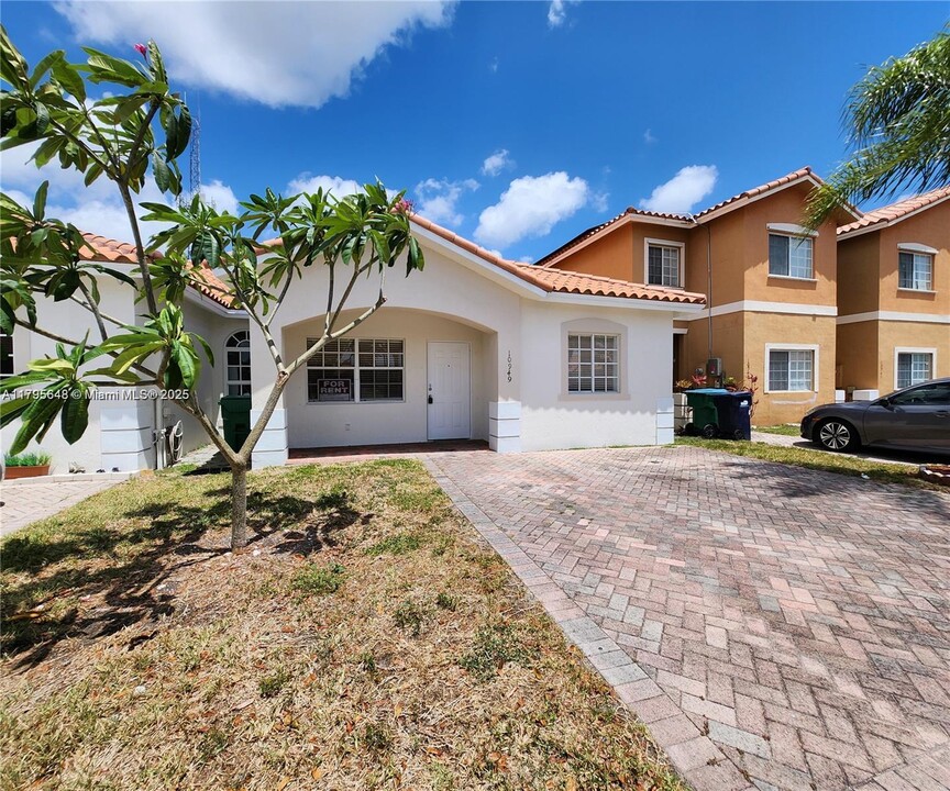 10949 SW 181st Terrace in Miami, FL - Building Photo