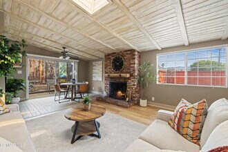 865 W Hillcrest Dr in Thousand Oaks, CA - Building Photo - Building Photo