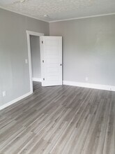 10 E Main St, Unit Apt B in Westerville, OH - Building Photo - Building Photo