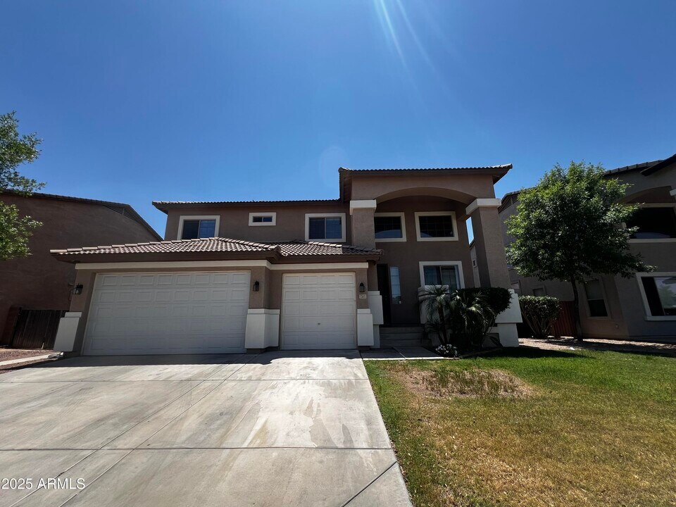 7513 W Southgate Ave in Phoenix, AZ - Building Photo