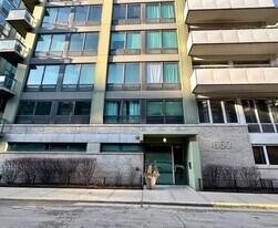 660 W Wayman St in Chicago, IL - Building Photo