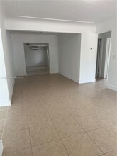 6473 SW 25th St in Miami, FL - Building Photo - Building Photo