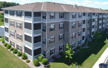 Summit Ridge Luxury Apartments in Duluth, MN - Building Photo - Building Photo