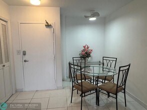 3000 Riomar St in Fort Lauderdale, FL - Building Photo - Building Photo