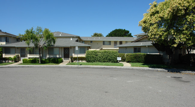 Gallatin Apartments in Santa Clara, CA - Building Photo - Building Photo