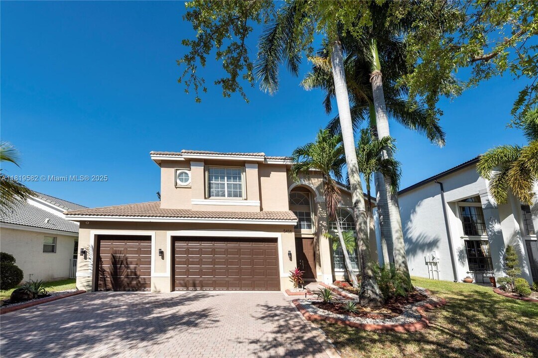 5458 SW 195th Terrace in Miramar, FL - Building Photo
