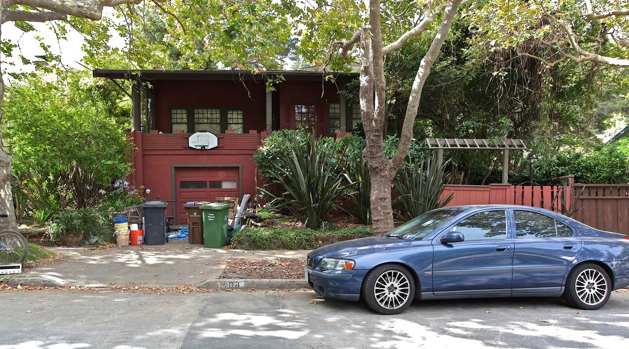 408 Greensfield Ave in San Anselmo, CA - Foto de edificio