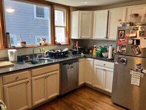 73 Lowell St, Unit 1 in Somerville, MA - Building Photo - Building Photo