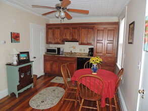 86 Lafayette St, Unit Cottage-like Unit in Claremont, NH - Foto de edificio - Building Photo
