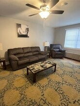 1121 Mercer St, Unit Apt 1 in Princeton, WV - Foto de edificio - Building Photo