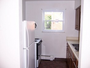 Ohio Pike Terrace Apartments in Cincinnati, OH - Building Photo - Interior Photo