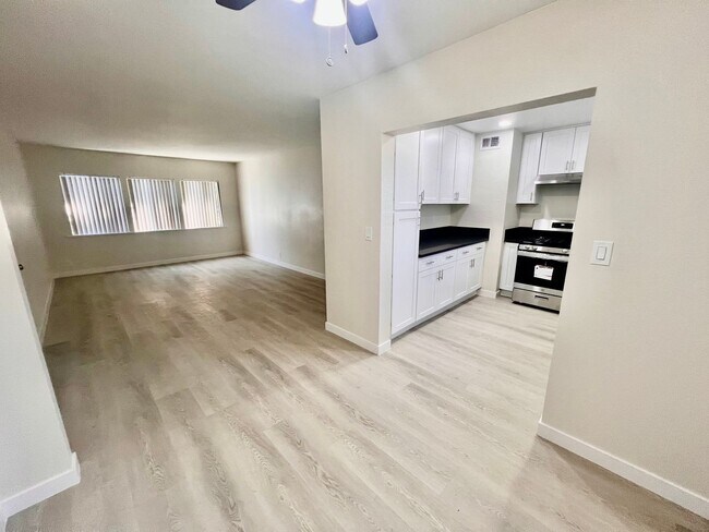 8811 Burnet Ave in Los Angeles, CA - Building Photo - Building Photo