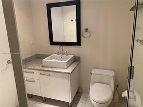 185 SW 7th St, Unit 1606 in Miami, FL - Building Photo - Building Photo