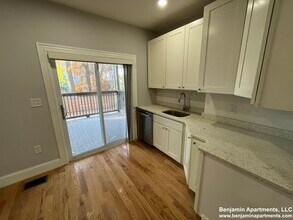 374 Oxford St, Unit 2 in Cambridge, MA - Building Photo - Building Photo