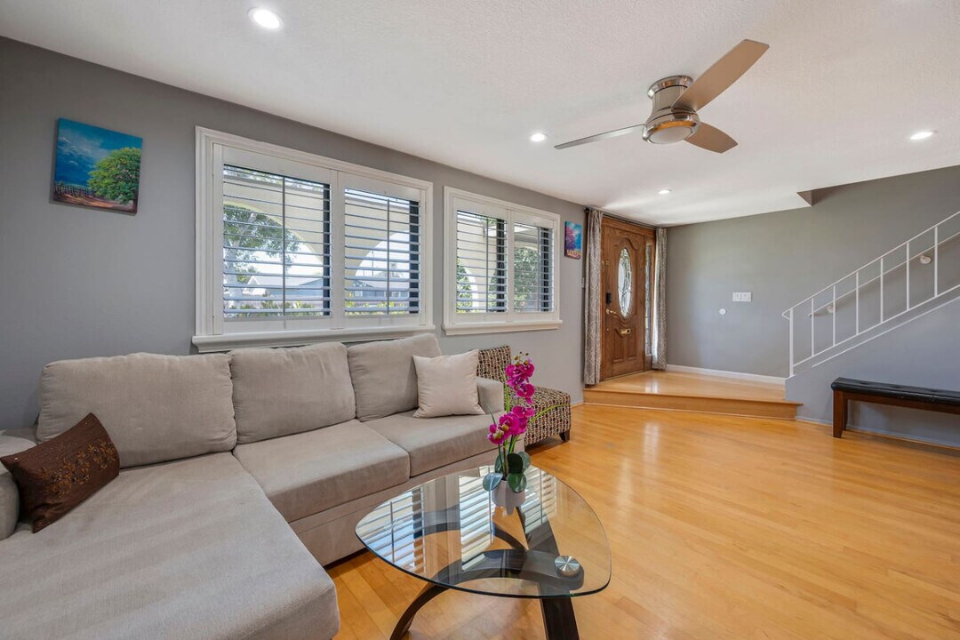9542 Bloomfield St in Cypress, CA - Foto de edificio