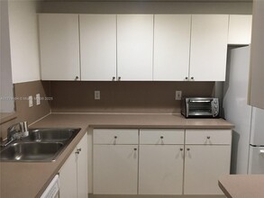 6740 NW 114th Ave in Doral, FL - Building Photo - Building Photo