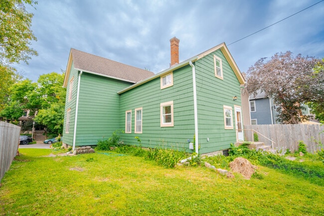 583 Marshall Ave, Unit 1 in St. Paul, MN - Building Photo - Building Photo