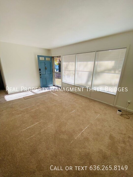 9 Regina Ct in Florissant, MO - Foto de edificio