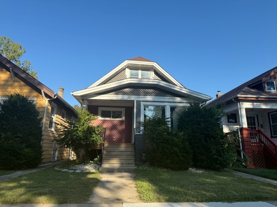 10847 S Eggleston Ave in Chicago, IL - Building Photo