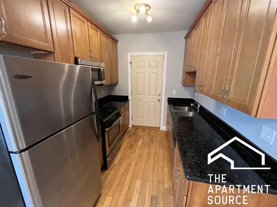 4548 W George St, Unit 2 in Chicago, IL - Foto de edificio