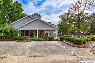 1085 Stones Throw Dr NW in Huntsville, AL - Building Photo - Building Photo