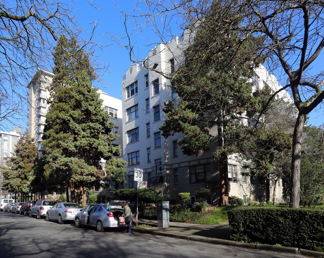 Stanley Park Manor in Vancouver, BC - Building Photo - Building Photo