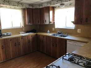 27304 Kelly Rd in Roseville, MI - Building Photo - Building Photo