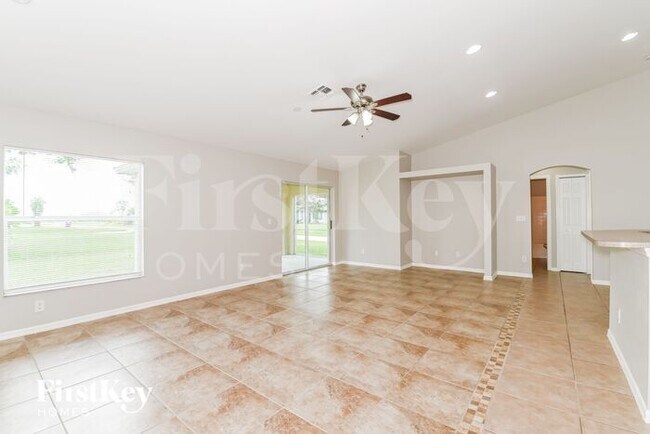 1701 NW 15th Pl in Cape Coral, FL - Foto de edificio - Building Photo