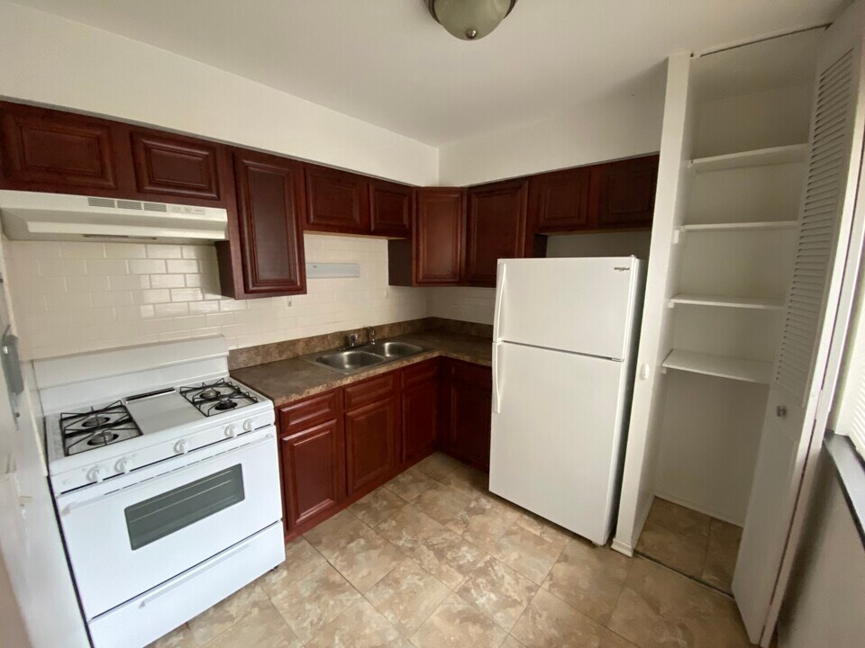 742 W Buena Ave, Unit 305 in Chicago, IL - Building Photo