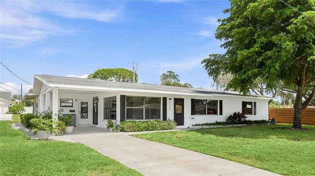 property at 2723 Lynnhurst St