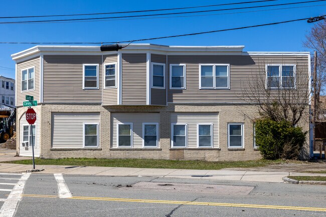 514 South St in Quincy, MA - Foto de edificio - Building Photo