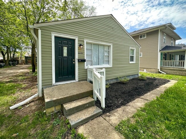 2833 E Vermont St in Indianapolis, IN - Building Photo - Building Photo