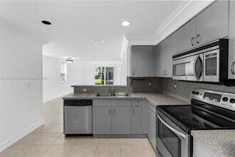 1440 Coronado Rd in Weston, FL - Foto de edificio - Building Photo