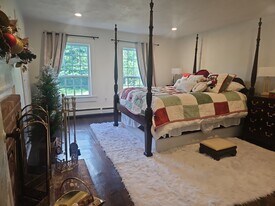 4 Perrin Rd in Woodstock, CT - Building Photo