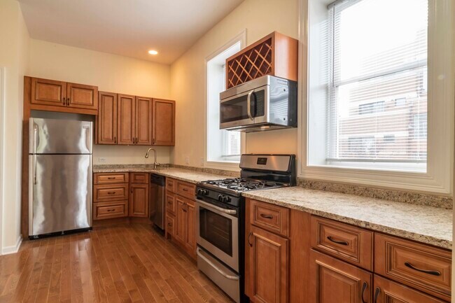 1761 W Augusta Blvd in Chicago, IL - Building Photo - Building Photo