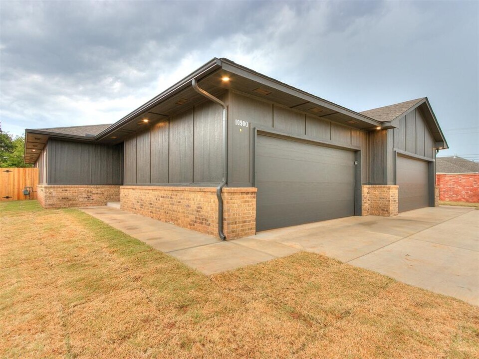 10912 Oak Hollow Dr in Oklahoma City, OK - Building Photo