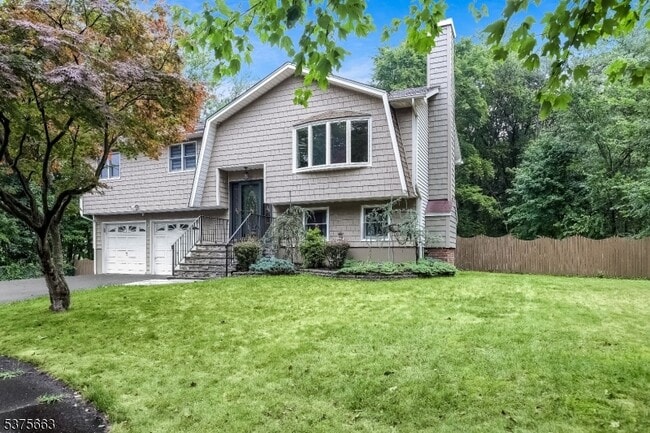 27 Ellen Ln