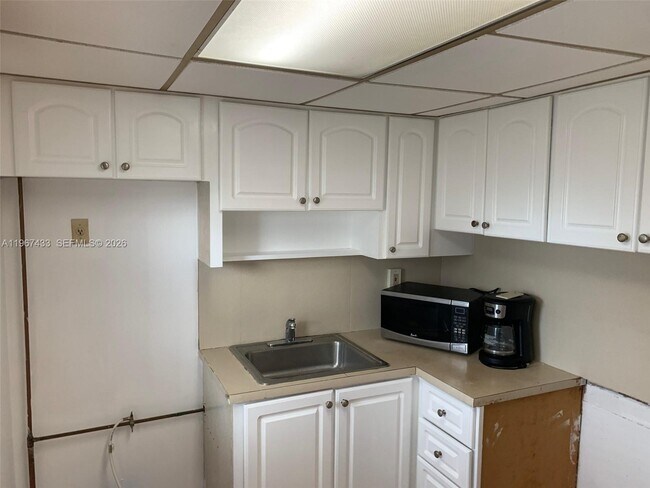 property at 2859 Leonard Dr