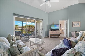 12081 Summergate Cir in Ft. Myers, FL - Foto de edificio - Building Photo