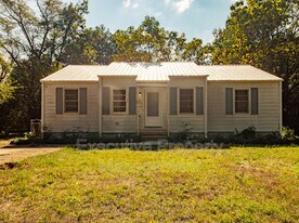 373 Belcher Dr in Midfield, AL - Building Photo