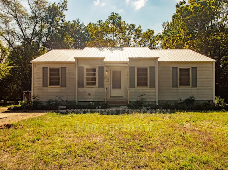 373 Belcher Dr in Midfield, AL - Building Photo