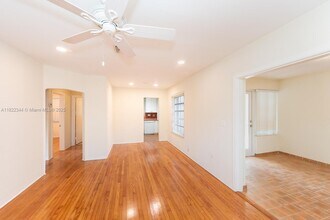5726 SW 42nd St in Miami, FL - Building Photo - Building Photo