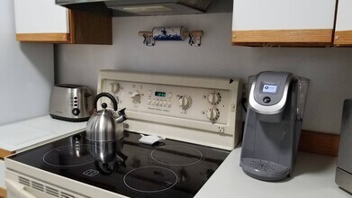 1881 Cliff Rd in Point Roberts, WA - Building Photo - Building Photo